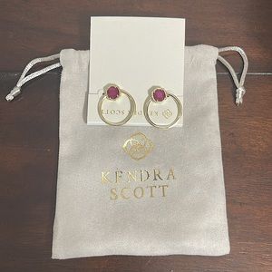 Beautiful Kendra , perfect for Valentine’s Day!! Not too big not too small.